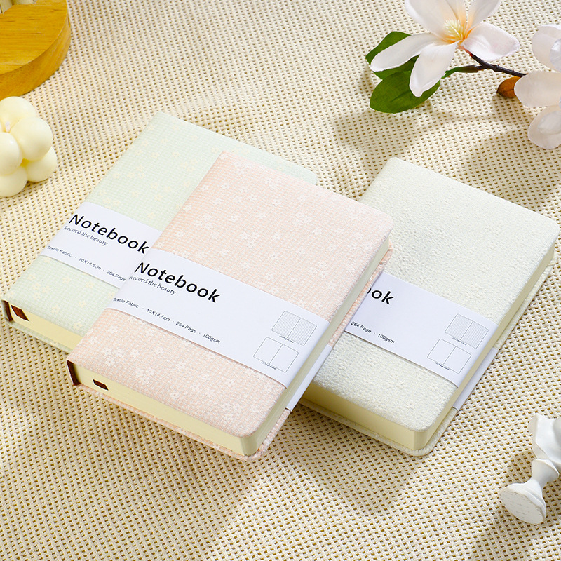 Notebook Dotted A5 - สมุดโน้ตผ้าพกพาขนาด A6 ลายจุดดอกไม้ ปกแข็ง กระดาษ 100